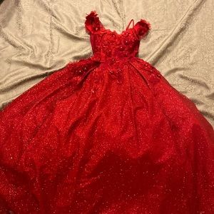 Red mini quince dress 😍